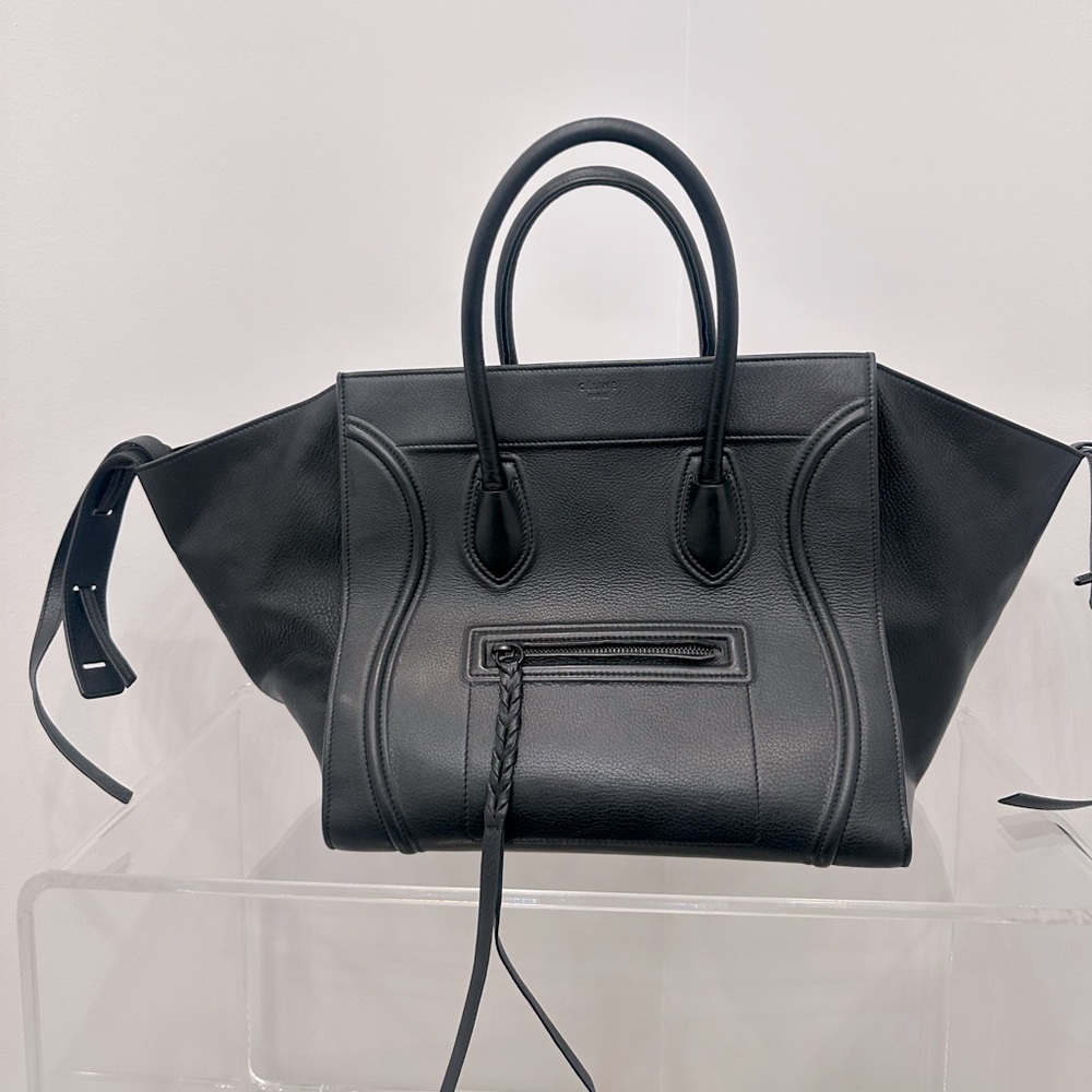 CELINE
Supple Calfskin Medium Phantom Luggage Black